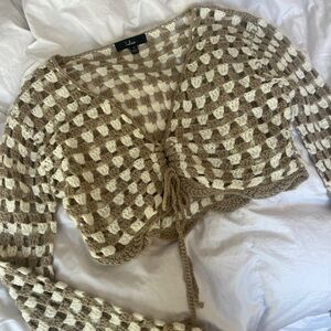 Lulu's Beige and Cream V-Neck Crochet Cropped Sweater